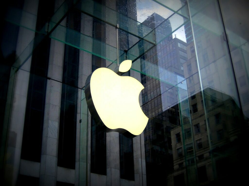 NAFTA ISPRED TELEFONIJE Apple izbačen sa trona najvrednije kompanije – ova firma preuzela titulu