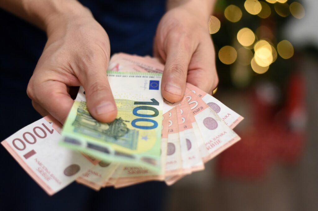 OD PONEDELJKA NEŠTO DRUGAČIJI KURS Proverite stanje dinara prema evru u menjačnicama