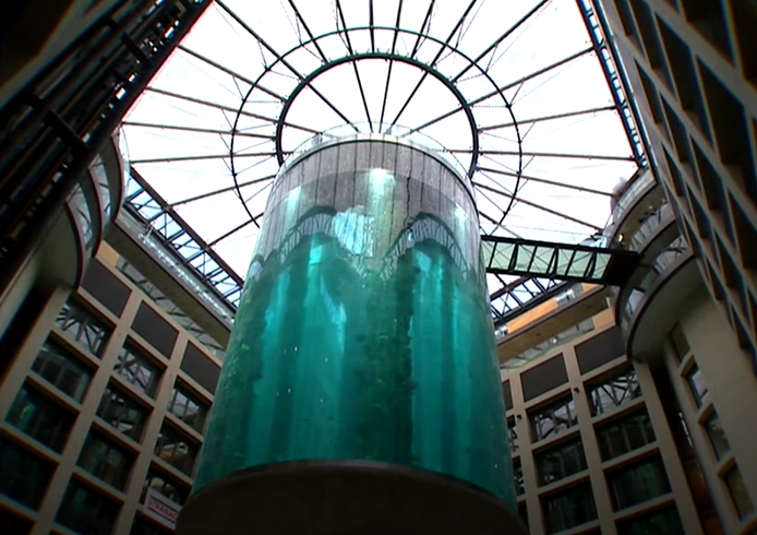 „TEMPIRANA BOMBA KOJA OTKUCAVA“ Sada je jasno zašto je eksplodirao čuveni akvarijum u Berlinu